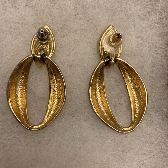 Vtg Gold Tone Signed S.A.L. SWAROVSKI CRYSTAL Door Knocker Earrings - Picture 3 of 3